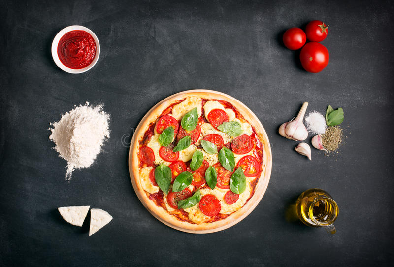 Din ce ingrediente este preparata pizza Margherita?