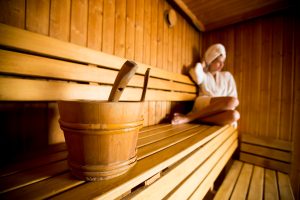 15 minute de relaxare. Sauna traditionala sau o sauna uscata pentru interior cu infrarosu