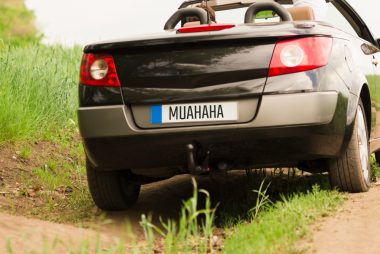 Care sunt amenzile pentru montarea incorecta a unui suport de numar