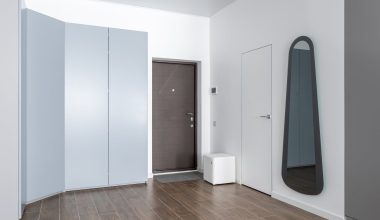 usi intrare apartament