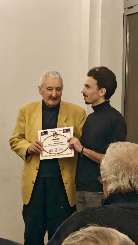 premiul pentru Carte de debut din partea Ligii Scriitorilor din Romania